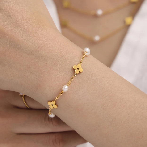 Petal Pearl Bracelet