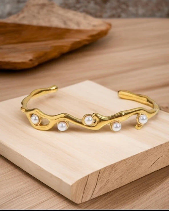 Pearlwave Cuff